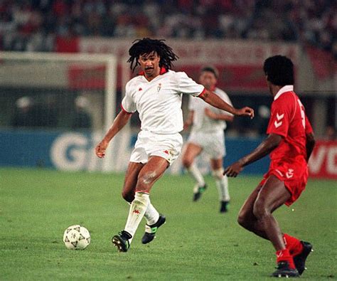 Ac Milan 1 Benfica 0 In May 1990 In Vienna Ruud Gullit Looks To Set Up