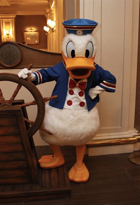 Charactersphotosblog On Twitter Starting Tonight Donald Duck Joins