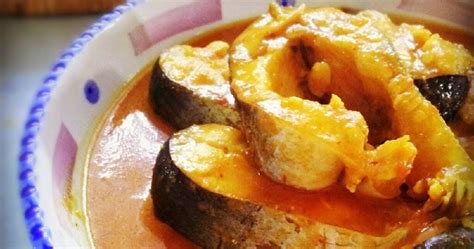 Selanjutnya beri air dan masukkan ikan patin yang telah dibersihkan. LimaKaki: Gulai Asam Pedas Ikan Tapah, Kuliner Khas Melayu ...