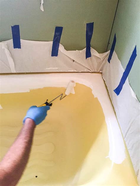 How to paint a bathtub. How To Paint A Bathtub Easily & Inexpensively - My ...