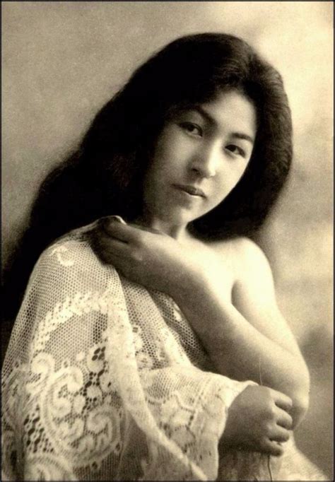 25 impressive vintage portraits of maiko and geisha with their natural long hair down from the