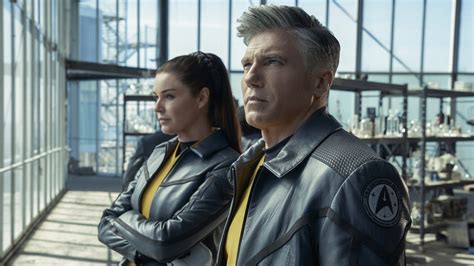 strange new worlds anson mount and rebecca romijn are the mom and dad of the enterprise