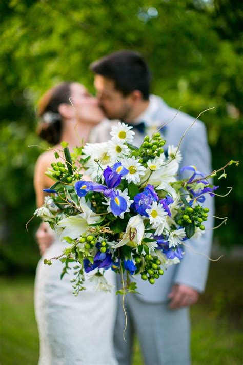 Here is a list of our best choices. Ideas to Choose Iris Wedding Bouquet for Your Wedding | If ...