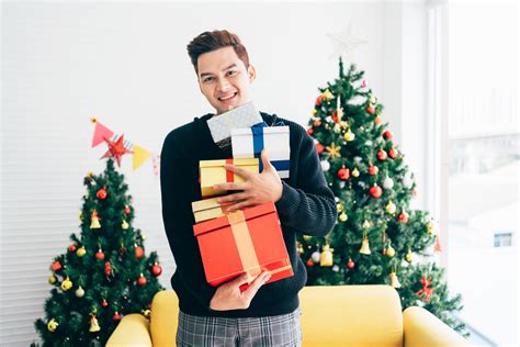Rekomendasi Kado Natal Untuk Pria - Blog KlikIndomaret
