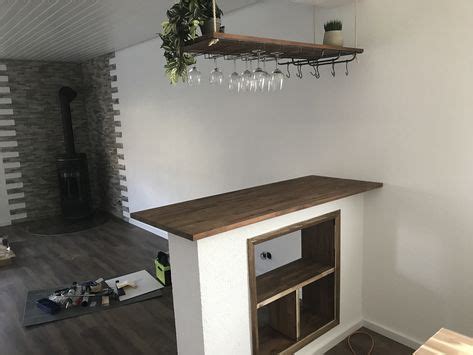 Kleine moderne küche mit theke in großes wohnzimmer lizenzfreie. theke im wohnzimmer - helen-berggren