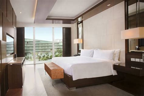 Jw Marriott Hotel Hanoi Deluxe Suite City View Bedroom Enjoying