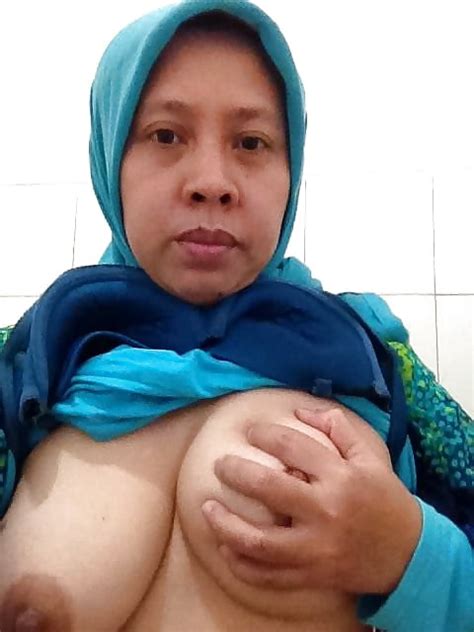 Indonesian Wiwi Tante Berjilbab Dari Tangerang 5 Pics Xhamster