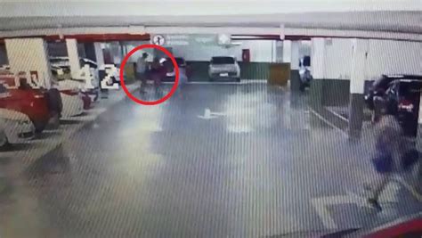 Vídeo Mostra Mulher Sendo Esfaqueada Durante Assalto Em Estacionamento De Shopping Na Zona Norte