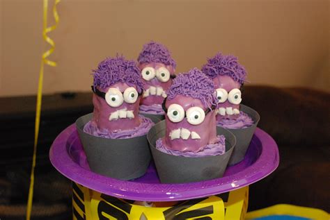 Purple Minion Cupcakes Cumpleaños