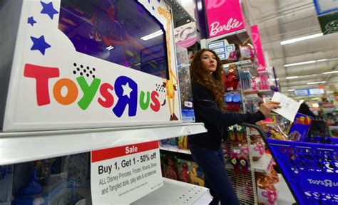 Toys R Us Sets Relaunch At 400 Macys Stores In 2022 Parent Herald