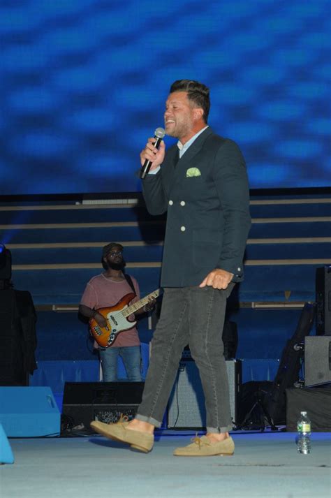 I almost let go kurt carr singers. Singer Wess Morgan At The 10th Annual Spirit Of Praise ...