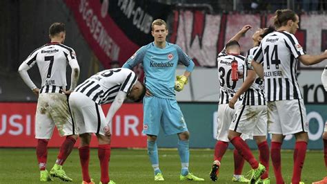 Die aktuellen spielergebnisse der 1. Eintracht Frankfurt kassiert gegen den SC Freiburg vierte ...