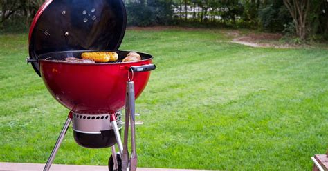 Different features offered among gas grills can add convenience such as a pull out grease tray for easier cleanup. Pin on Booze and Bacon