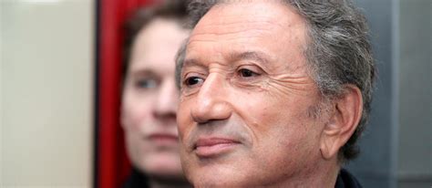 C'est un michel drucker très ému qui a eu la chance de recevoir une magnifique déclaration d'amour de la part de son et les problèmes de santé de michel drucker n'ont fait que renforcer leur amour. La confortable fortune de Michel Drucker dévoilée - Le Point