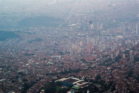 Panoramica De Medellin Esfera Viva