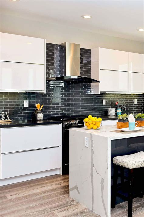 This kitchen is truly gorgeous, isn't it? 31+ Black Subway Backsplash ( Ideas ) - The Power of Black ...
