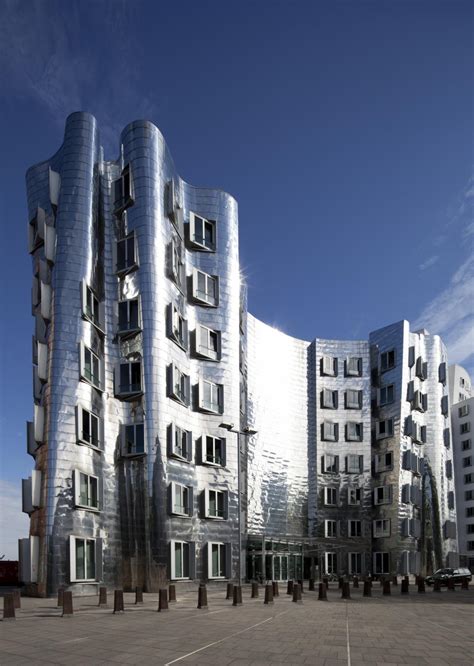 Der neue zollhof ist ein gebäudeensemble im düsseldorfer medienhafen, das am 19. Neuer Zollhof am Medienhafen (Gehry-Bauten) Düsseldorf ...