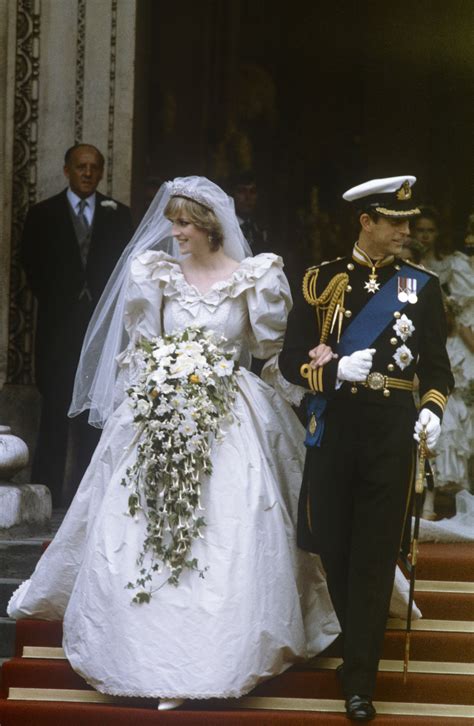 Here's exactly what weddings will look like in 2021. 'The Crown' Actress Emma Corrin Looks like Princess Diana ...