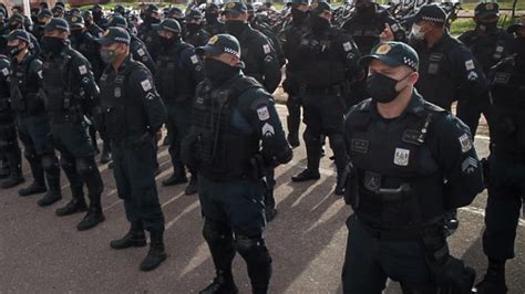 Candidatos Ao Cargo De Oficial Da Polícia Militar Do Pará Realizam