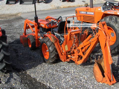 Kubota B7100 Loader And Backhoe