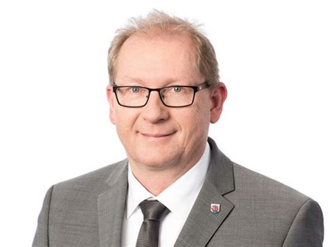 Greenpeace bekannte sich zu der gefährlichen aktion und entschuldigte sich mit ein paar dürren worten: Schnittker: „Gute Absichten rechtfertigen nicht jede Form ...