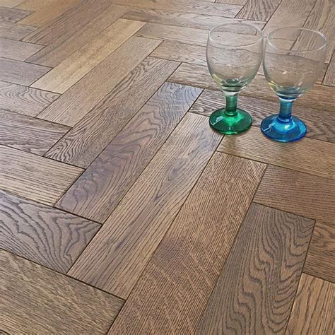 Huge savings on parquet flooring with fast delivery & 5 star trustpilot reviews. Herringbone Parquet 18mm Cubano Oak Brushed Matt Lacquer ...
