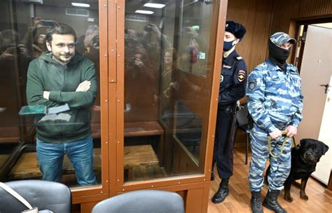 Kremlin Critic Yashin Goes On Trial In Russia