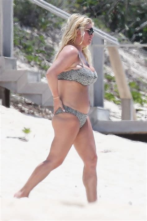 Jessica Simpson Bikini Candids Bahamas 04272018 • Celebmafia