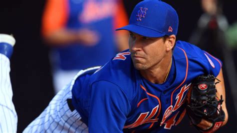 Mets Jacob Degrom Throwing Out To Feet At Light Intensity