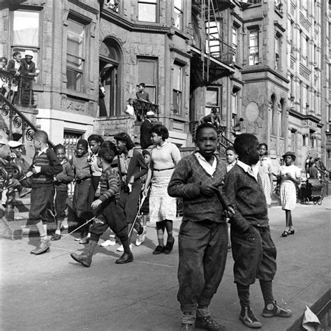 See Striking Photos Of Harlem Street Life In The 1930s With Images Harlem Renaissance