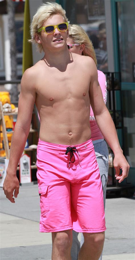 The Stars Come Out To Play Ross Lynch Shirtless Pics
