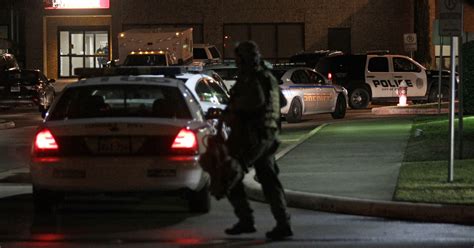 Man In Standoff At Texas Hospital Surrenders