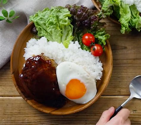 簡単ハワイアン「ロコモコ丼」の基本レシピ。ソースも手作りしよう Macaroni