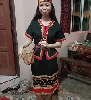 Baju Bidayuh Lelaki Pakaian Tradisional Etnik Kadazan Perempuan Baju Adat Otosection Daphne