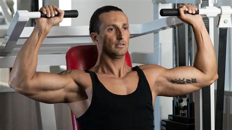 Shoulder Press Machine Guide How To Benefits Muscles Worked
