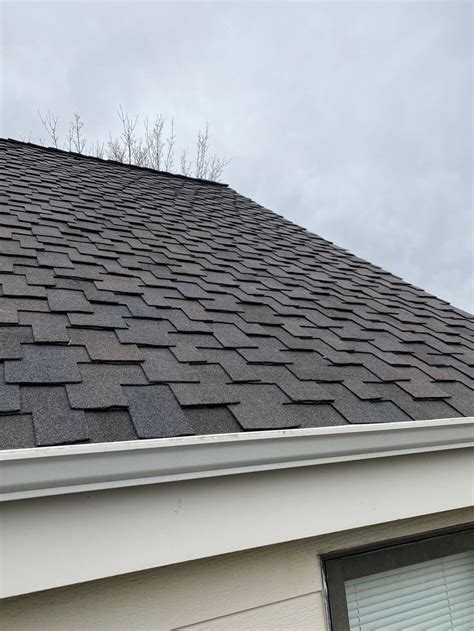 Presidential shake, shown in shadow gray note: CertainTeed Presidential Shake Impact Resistant Roof in 2021 | Shingle colors, Certainteed ...