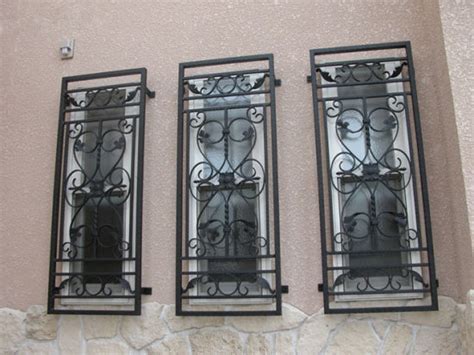 China 2018 Simple Designs Wrought Iron Balcony Window