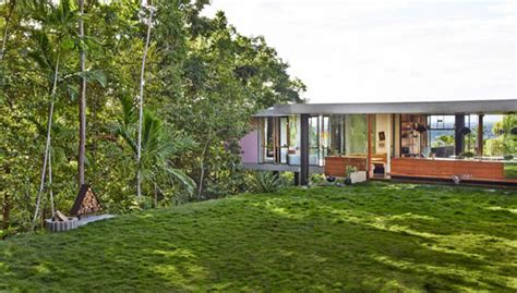 Playful Tropical Rainforest House In Queensland Design Swan