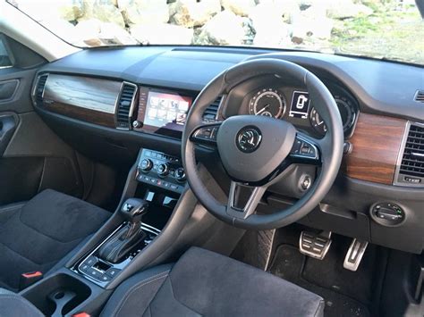 Škoda kodiaq will support you with numerous safety assistants, simply select your favourite colour, pick wheels to suit, look into the interior and start the ride to see the škoda kodiaq in action. The interior of the Skoda Kodiaq Scout - Changing Lanes