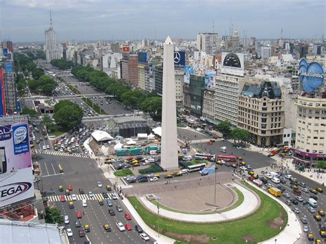 El 9 de julio es el día que se festeja la declaración de la independencia de argentina. Avenida 9 de Julio - Wikipedia, la enciclopedia libre