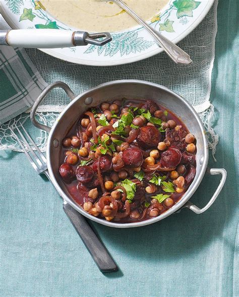 Drain the chorizo and place on top of the beans. Spanish-style chickpea, chorizo and parsley sauté recipe ...