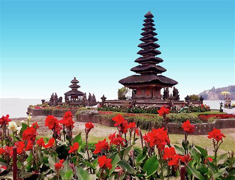 How to beat the crowds, . Pura Ulun Danu Bratan . Hindu Temple Bali Photograph by ...