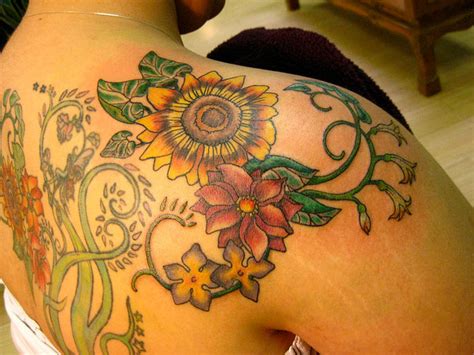 35 Flower Tattoos and What They Mean