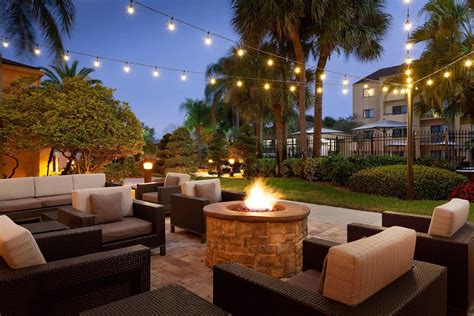Courtyard By Marriott® Tampa Westshoreairport Tampa Fl 3805 West