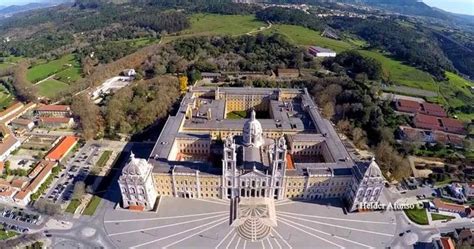 Discover our daily effort to assure the best quality for our customers. Voando sobre o Palácio Nacional de Mafra | Portugal glorioso