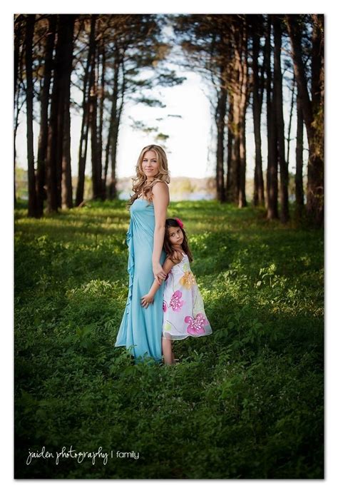10 Perfect Mother And Daughter Photo Ideas 2023
