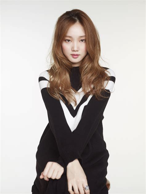 This is due to her distinct charisma that always made her stand out, every time she would make an appearance in public, whether attending a fashion show. BIODATA LEE SUNG KYUNG - V-DRAMA