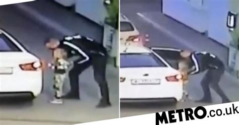 Girl 4 Is Lured Into Strangers Car When Mothers Back Is Turned Metro News