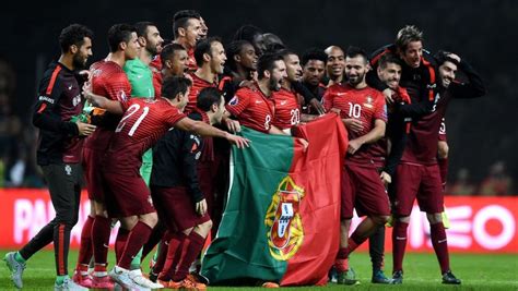 Portugal heeft zich zondagmiddag geplaatst voor het ek ten koste van servië. Portugal zeker van EK voetbal, Denemarken vreest | De Volkskrant