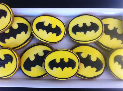 Batman Cookies With Images Batman Cookies Cookies Gingerbread Cookies